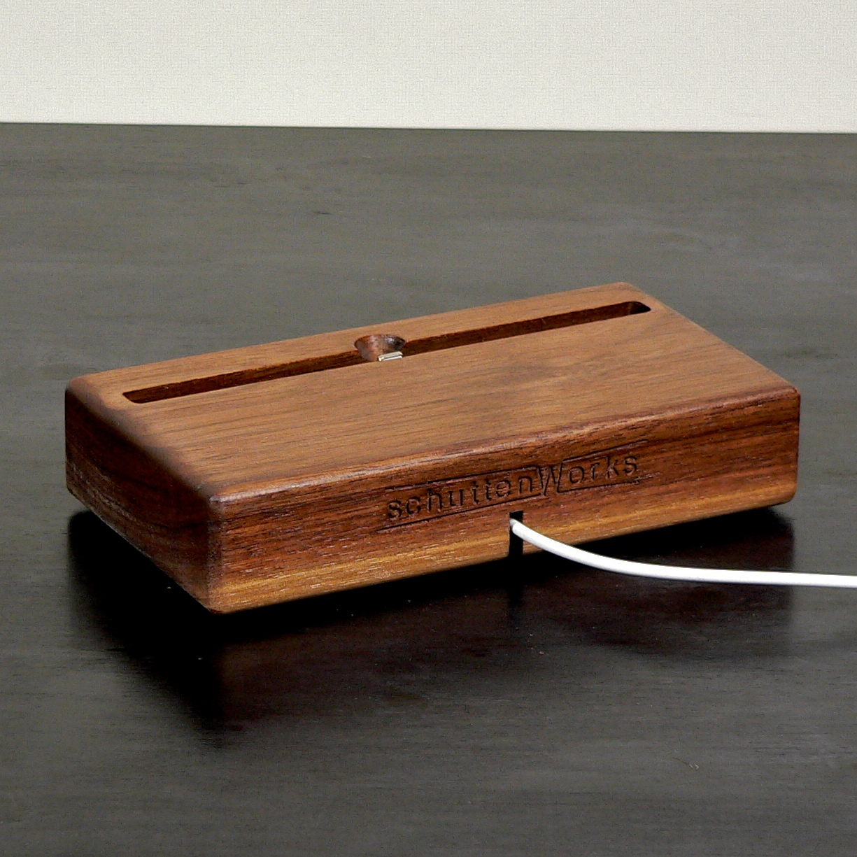 Ipad Mini Dock In Walnut on Luulla